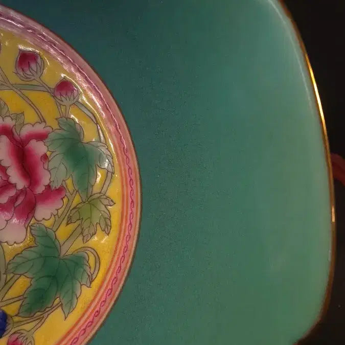 [BUNJANG] Joseon Dynasty Celadon Vase with Peony and Scrollwork Motifs / 261001-2 황지법랑 전지화훼문 화형완