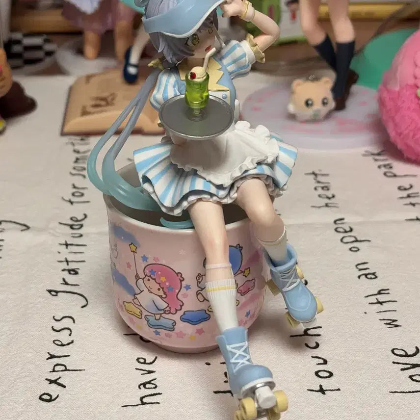 [BUNJANG] FURYU Vocaloid Luo Tianyi Noodle Stopper Figure / 후류 보컬로이드 뤄톈이 누들스토퍼 피규어 종업원 피규어 판매