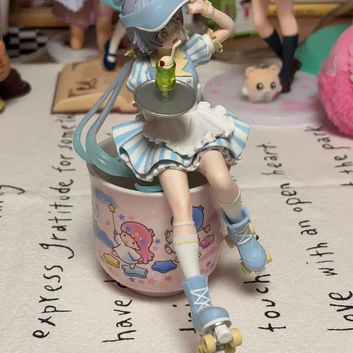 [BUNJANG] FURYU Vocaloid Luo Tianyi Noodle Stopper Figure / 후류 보컬로이드 뤄톈이 누들스토퍼 피규어 종업원 피규어 판매