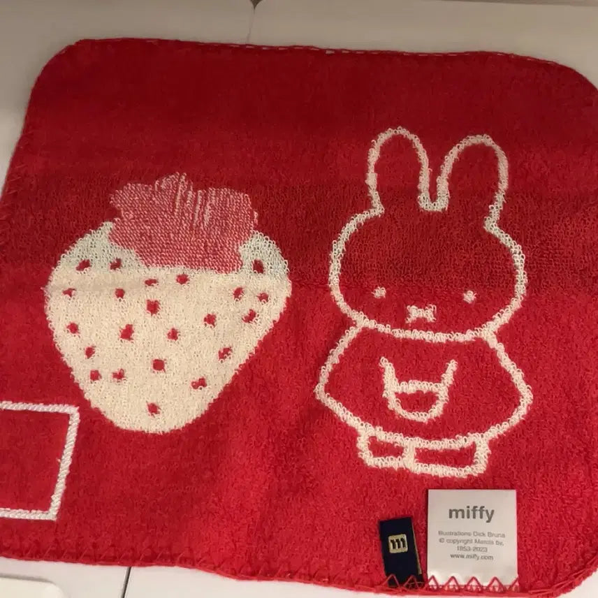 [BUNJANG] Miffy Strawberry Handkerchief / 미피 딸기손수건 미피핸드타올