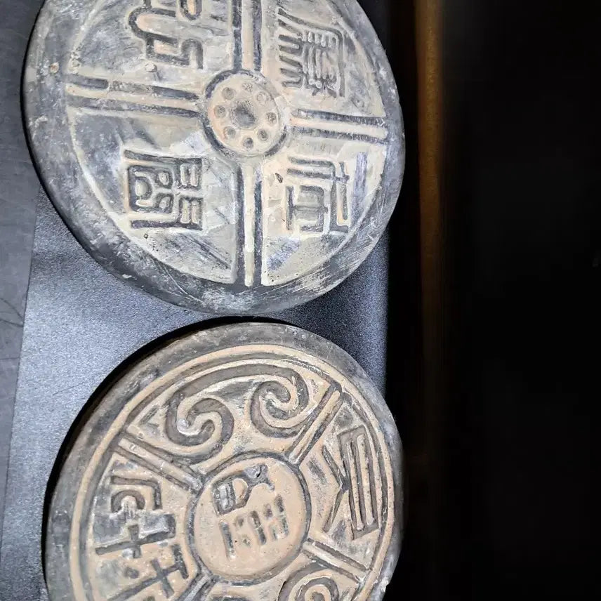 [BUNJANG] Two Earthenware Roof Tiles / 와당 두점