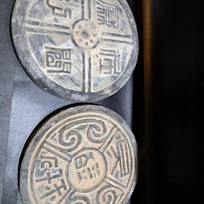 [BUNJANG] Two Earthenware Roof Tiles / 와당 두점