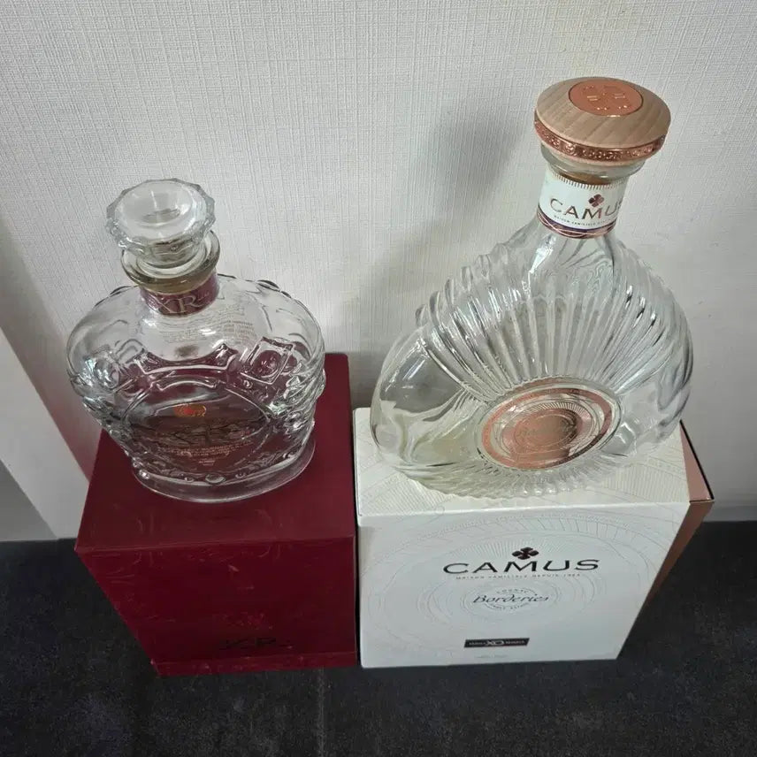 [BUNJANG] Crown Royal XR Camus Borderies XO Cognac Empty Bottle Case Set / 크라운 로열 XR / 카뮤 보더리스 XO 코냑 위스키 공병