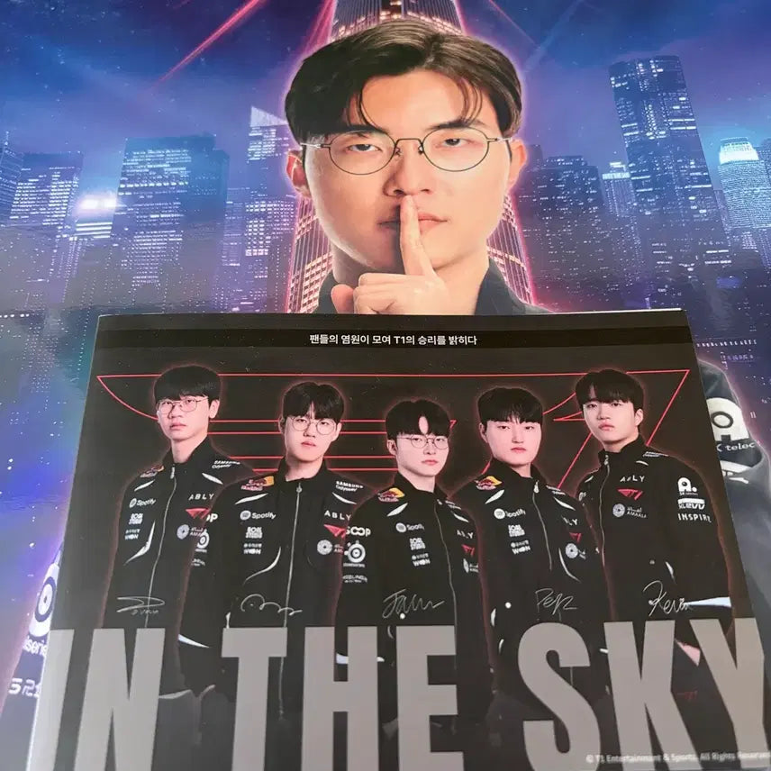 [BUNJANG] T1 Faker Seoul Sky Poster / T1 티원 서울스카이 페이커 포스터