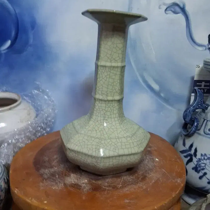 [BUNJANG] Bingryeolmun Octagonal Mandori Ceramic Vase / 빙렬문 팔각 맨돌이 도자기