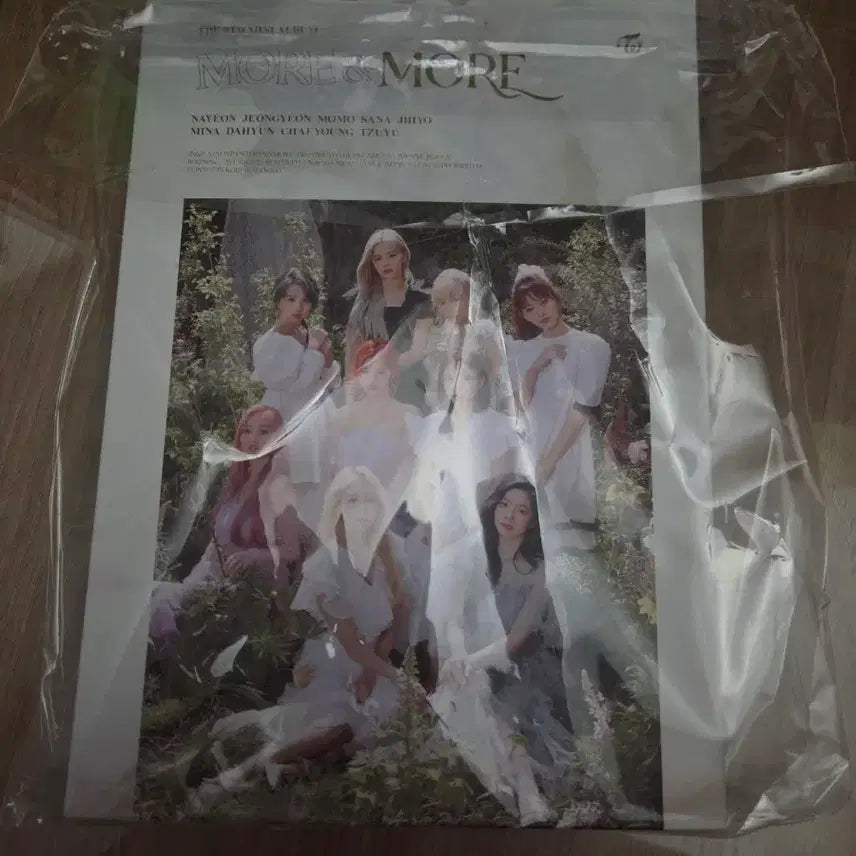 [BUNJANG] TWICE 9th Mini Album MORE &amp; MORE (C Ver.) / 트와이스(TWICE)의 9번째 미니 앨범인 MORE &amp; MORe C버전입니다