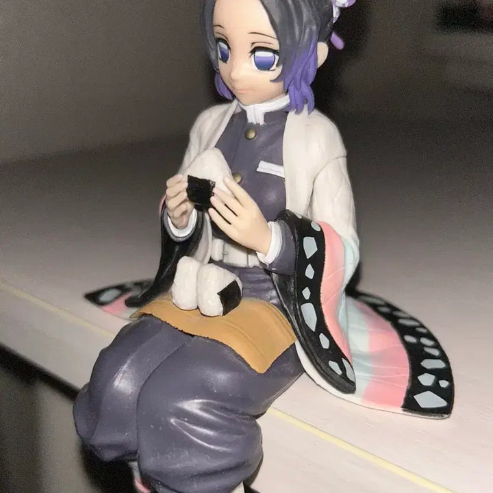 [BUNJANG] Shinobu Sitting Figure / 시노부 앉아있는 피규어
