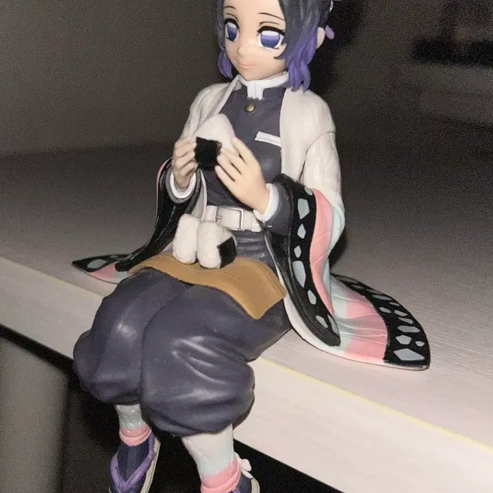 [BUNJANG] Shinobu Sitting Figure / 시노부 앉아있는 피규어