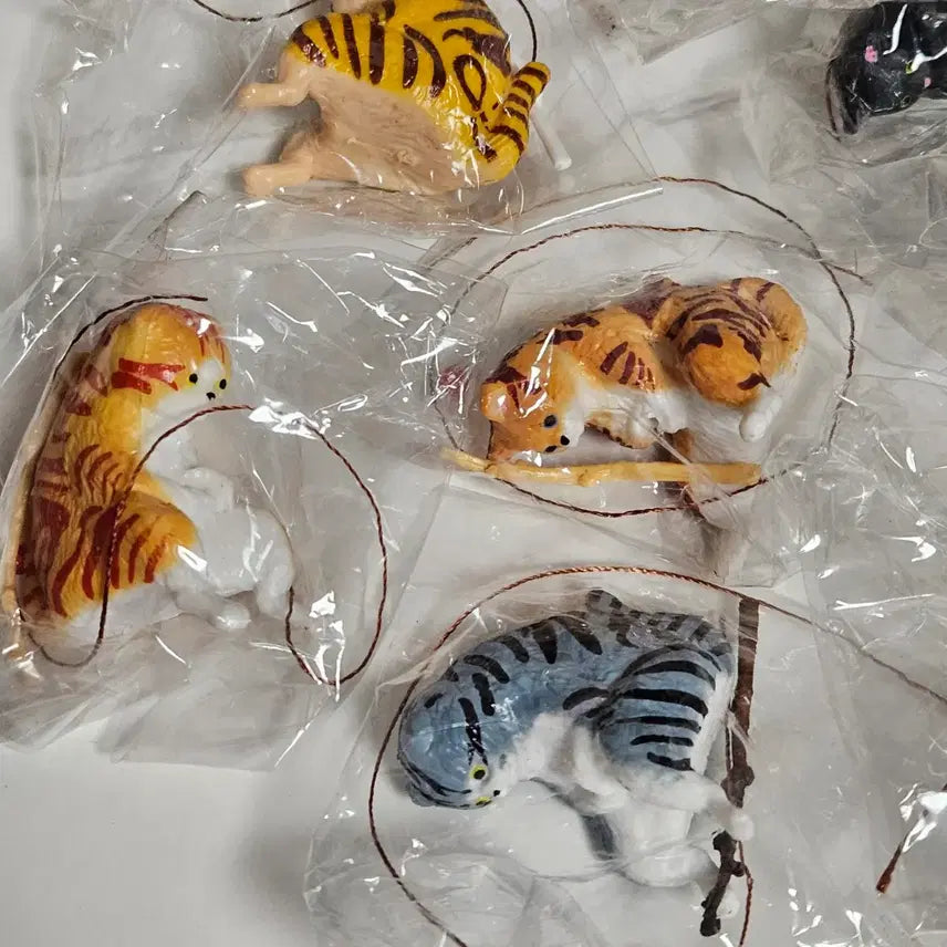[BUNJANG] Fishing Cat Figurines 8-Piece Bundle Set (New) / 낚시하는 고양이 피규어 인형 8개 일괄(새상품)