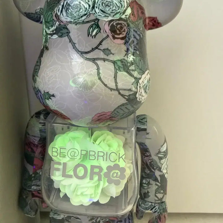 [BUNJANG] Bearbrick Flora 400% Glow-in-the-Dark Rose / 베어브릭 플로라 400% 축광장미