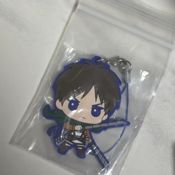[BUNJANG] Attack on Titan Eren Yeager Lomo Card Set &amp; Keychain Bundle / 진격의 거인 로모카드+에렌 키링