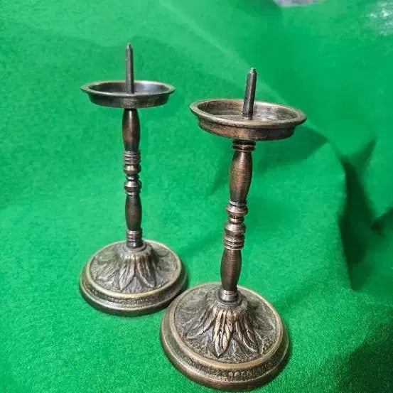 [BUNJANG] Pair of Embossed Brass Candlesticks Leaf Motif / 잎무늬 부조 황동 촛대 한 쌍 , 묵직하고 견고한 촛대 2점