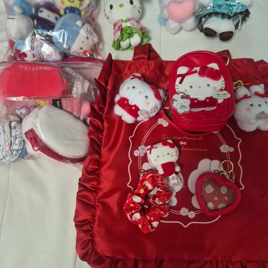 [BUNJANG] Sanrio Hello Kitty Doll Bundle Set / 산리오 헬로키티 20만원상당 인형들 일괄로 팝니당ㅠㅠ