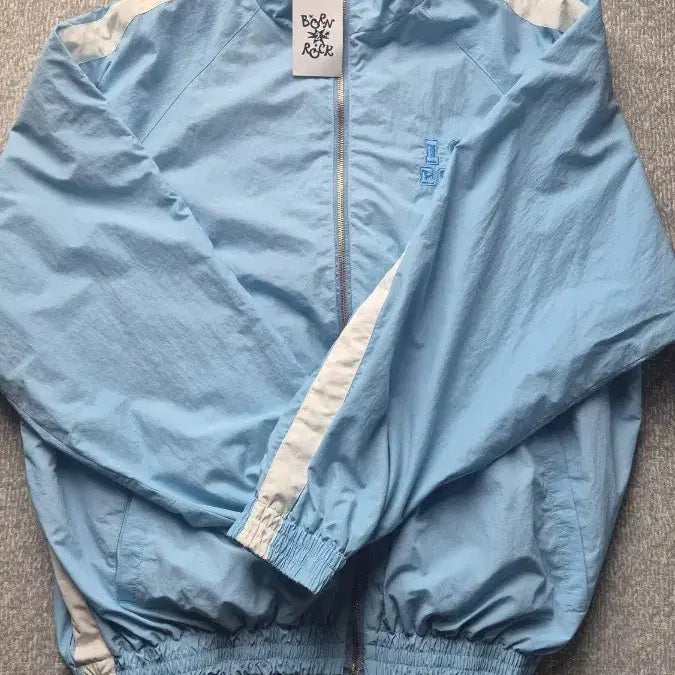 [BUNJANG] QWER 2nd Anniversary Pop-up Windbreaker Jersey / QWER 2주년 팝업 바람막이 져지 미사용