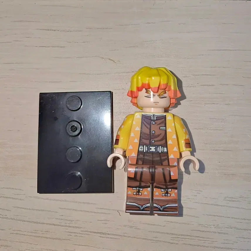 [BUNJANG] Demon Slayer Zenitsu Mini Figure / 귀멸의 칼날 젠이츠 피규어
