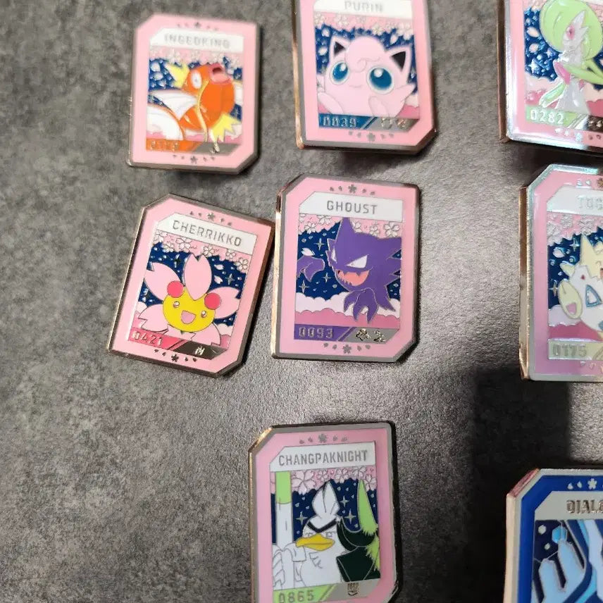 [BUNJANG] Pokemon Brooch Set (12 Types) / 포켓몬 배지 뱃지 이삭 토스트 12종 세트로 판매