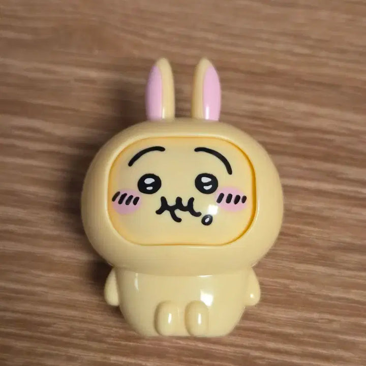 [BUNJANG] Chiikawa Usagi Face Change Figure / 치이카와 먼작귀 우사기 페이스 체인지 피규어