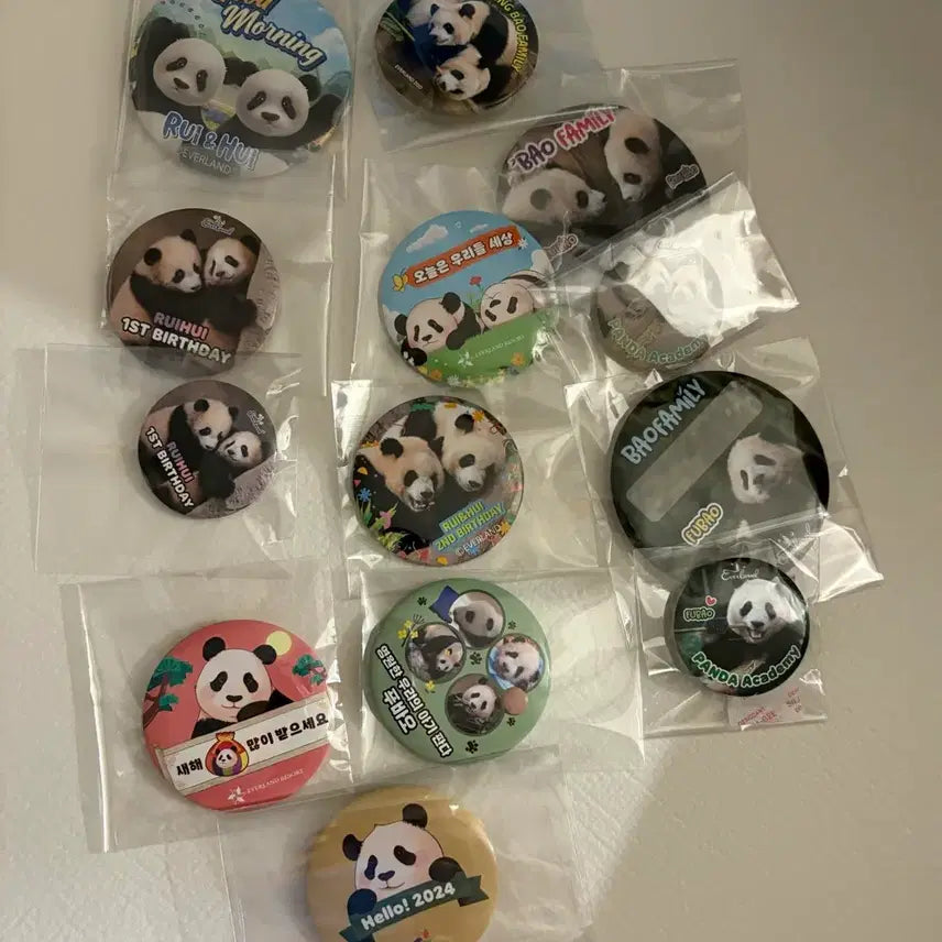 [BUNJANG] Fu Bao &amp; Rui Hui Bundle Set Badges / 푸바오 루이후이 뱃지 일괄판매