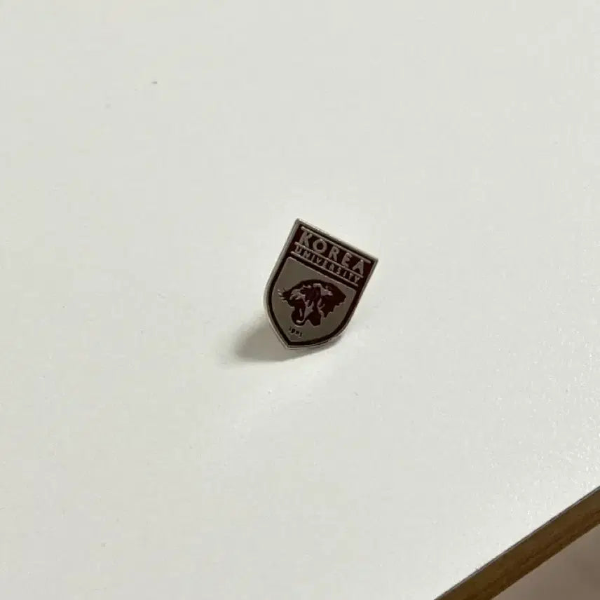 [BUNJANG] Korea University Badge Set (2 Pieces) / 일괄) 고려대학교 뱃지 2개 세트