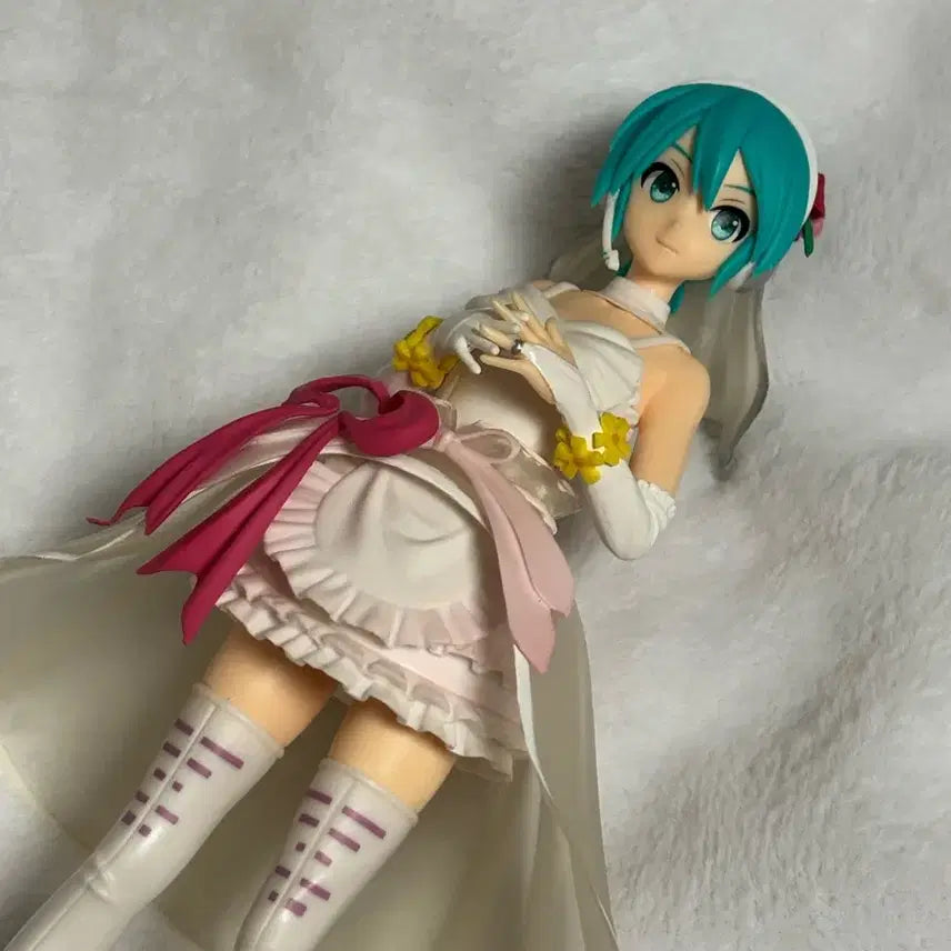 [BUNJANG] Hatsune Miku Classic Wedding Figure / 하츠네 미쿠 고전 웨딩 피규어 미소녀 방꾸미기