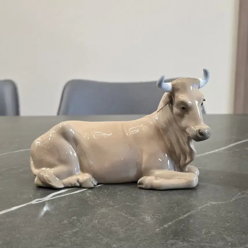 [BUNJANG] Yadro "Lying Cow" Figurine / 야드로 나오 "누워있는 소" 피겨린