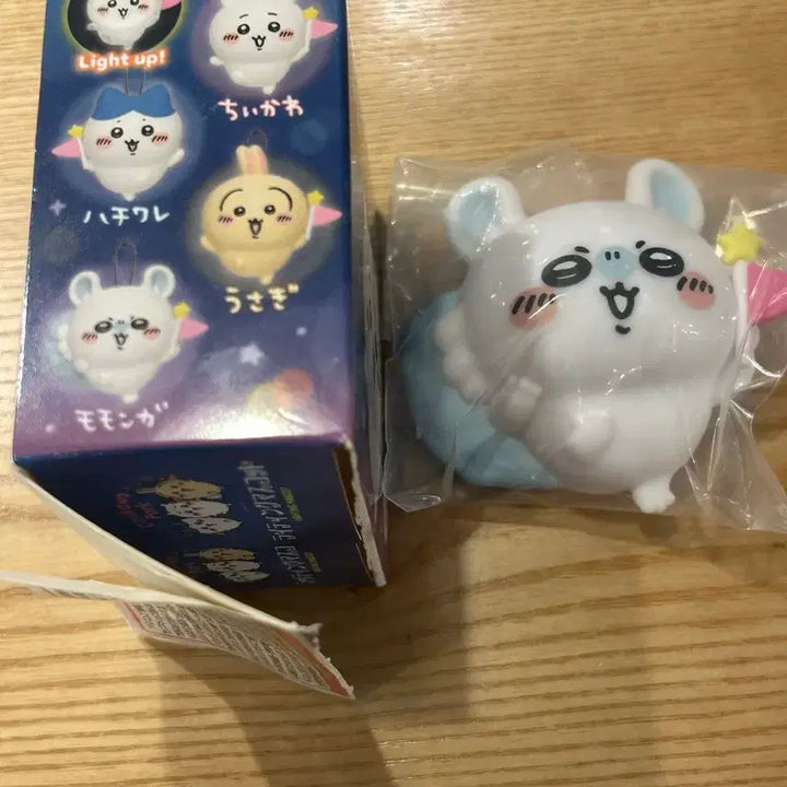 [BUNJANG] Chiikawa Lighting Mascot Momonga Light Keyring / 치이카와 라이팅 마스코트 모몽가 먼작귀 치이카와파크 라이트키링