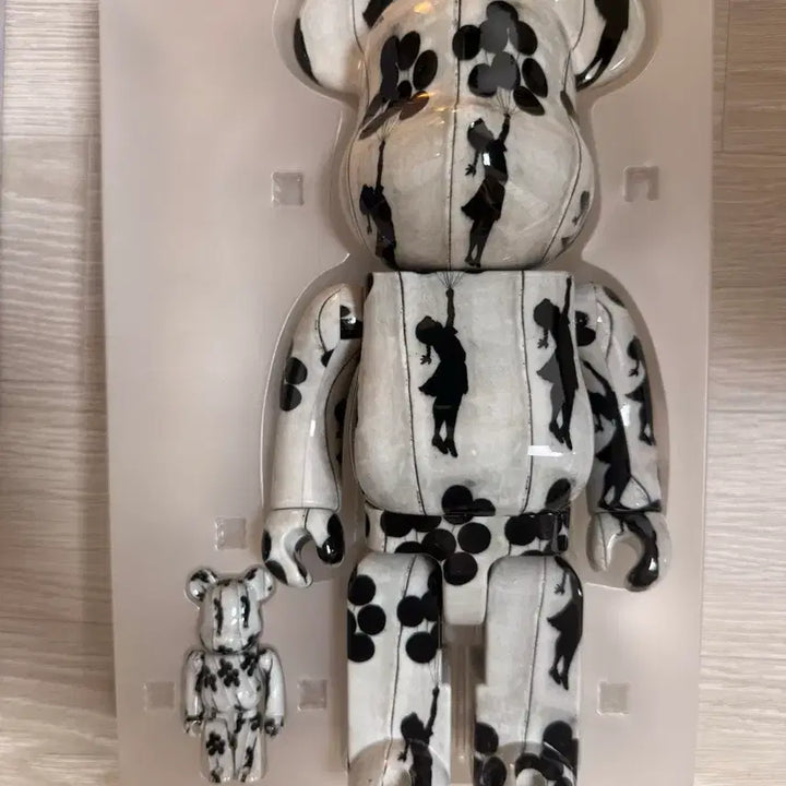 [BUNJANG] Bearbrick 400% Banksy Collaboration / 베어브릭 400%
