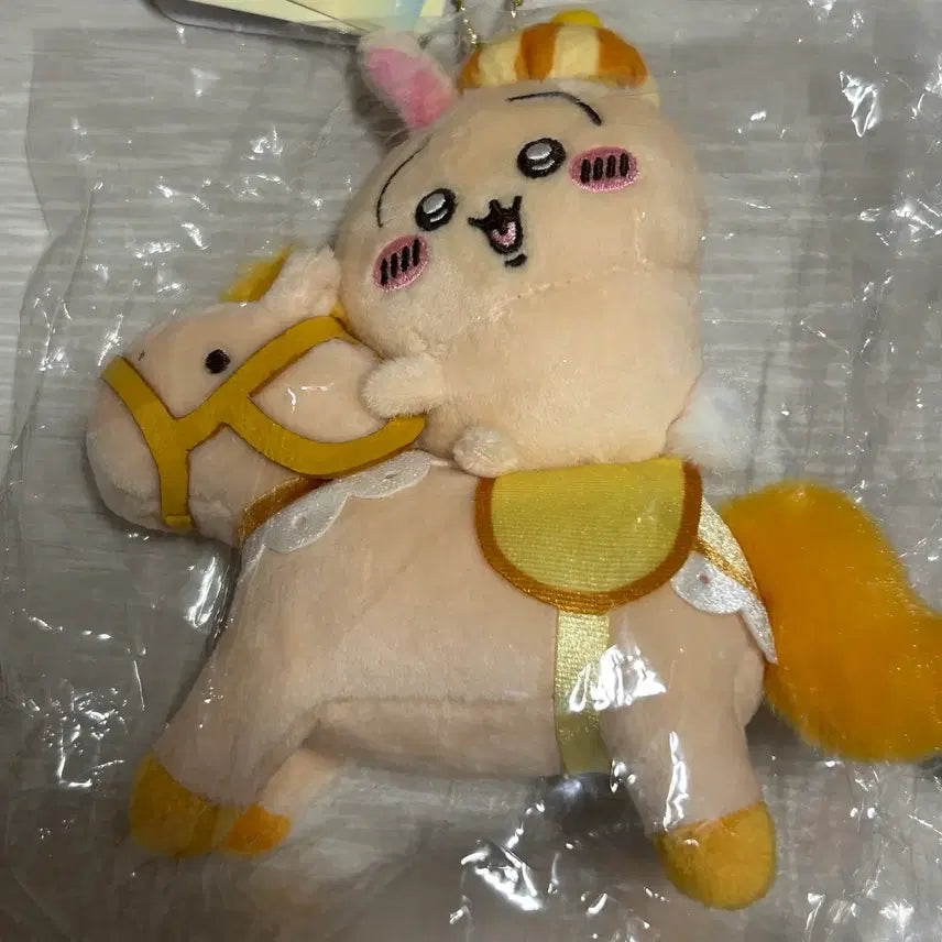[BUNJANG] Artverse Chiikawa Usagi Hachiware Carousel Mascot Rare / 홍콩 아티버스 치이카와 우사기 하치와레 목마 마스코트 마코 희귀 치이카와