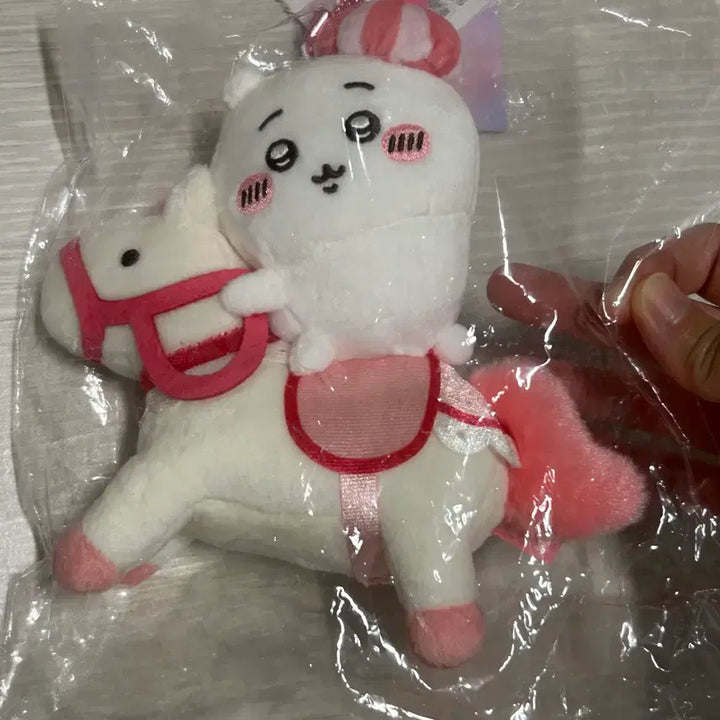 [BUNJANG] Artverse Chiikawa Usagi Hachiware Carousel Mascot Rare / 홍콩 아티버스 치이카와 우사기 하치와레 목마 마스코트 마코 희귀 치이카와