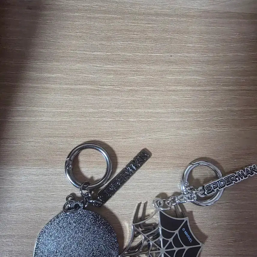 [BUNJANG] Spider-Man Metal Keyring 2-Piece Set / CGV 스파이더맨 메탈 키링 2종 세트(사용감있음)