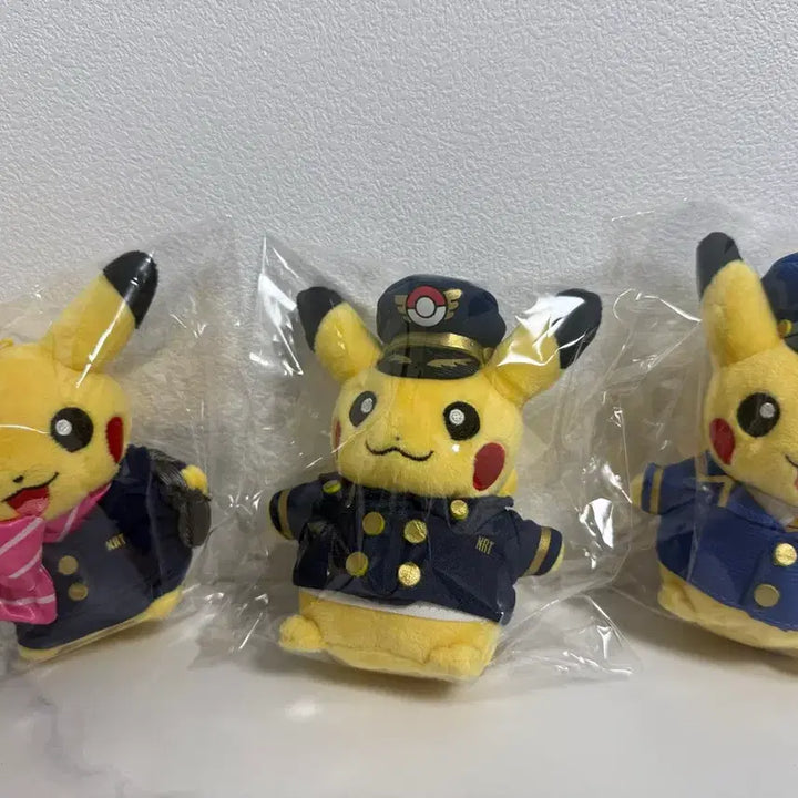 [BUNJANG] Pokemon Pilot, Crewmate, Station Master Pikachu Doll (Keychain) Set / 일포센)기장,승무원,역장 피카츄 인형 (키링) 세트 판매