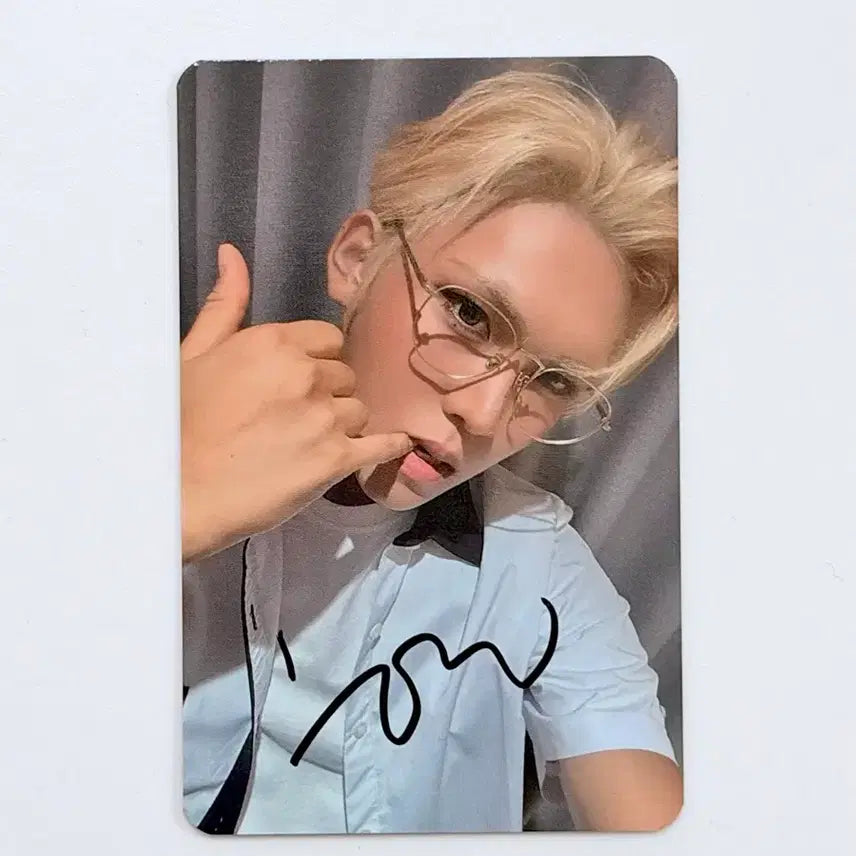 [BUNJANG] Xlov Hyun Signed Photocard / Xlov 엑스러브 HYUN 현 싸인 포카 포토카드 signed pobs