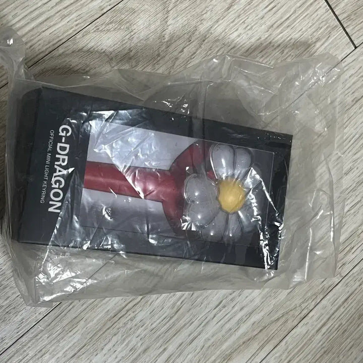 [BUNJANG] G-Dragon WEVERSE MANSHIP Official Mini Light Keyring Red China Limited Edition / 지드래곤 위버멘쉬 오피셜 미니 라이트 키링 레드 중국 한정 미개봉