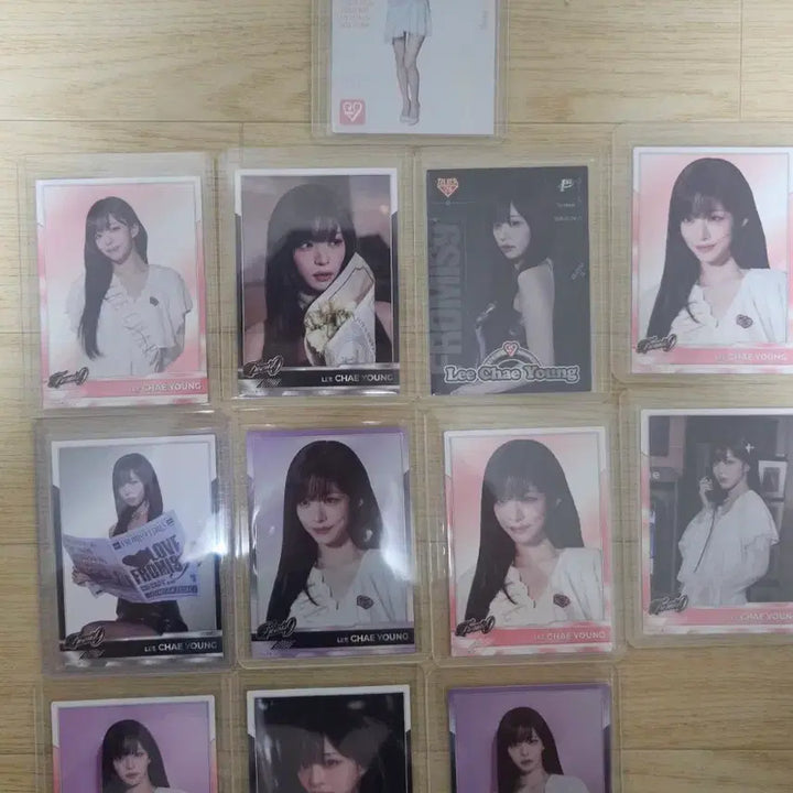 [BUNJANG] fromis_9 Lee Chaeyoung Magazine Signed Items Bundle Set / 텔레카 프로스미스나인 이채영 매거진사인등 일괄