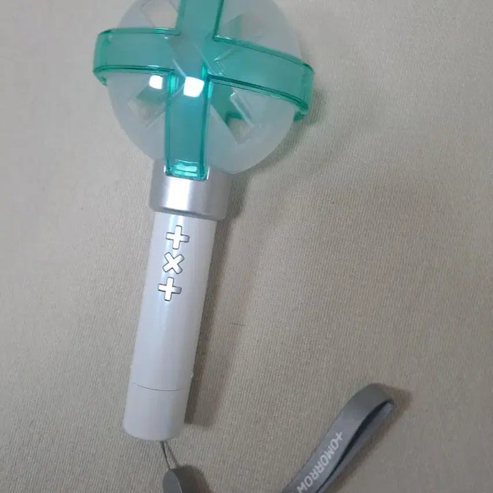 [BUNJANG] TXT Official Light Stick MOABONG Ver.1 &amp; Ver.2 Bundle Set / 모아봉 2