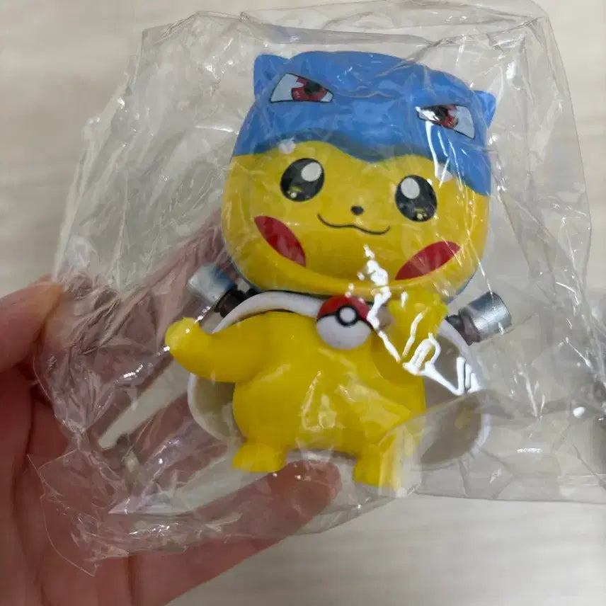 [BUNJANG] Poncho Pikachu (Tyranitar, Blastoise) Figure / 판초 피카츄(마기라스 , 거북왕)