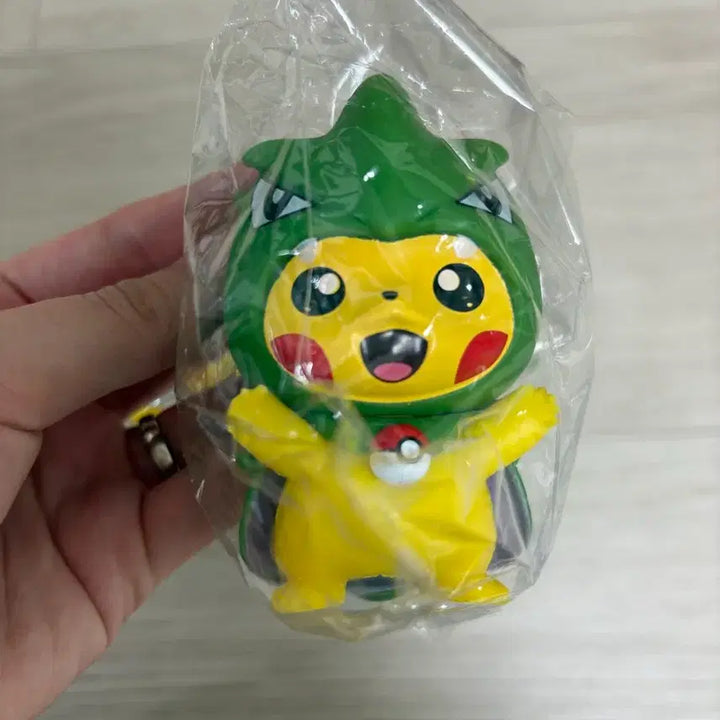 [BUNJANG] Poncho Pikachu (Tyranitar, Blastoise) Figure / 판초 피카츄(마기라스 , 거북왕)