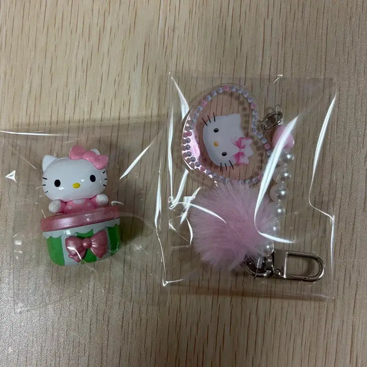 [BUNJANG] Sanrio Hello Kitty Glitter Basket &amp; Balletcore Random Keyring Bundle / 산리오 흔들흔들 바구니+발레코어 랜덤키링(키티)