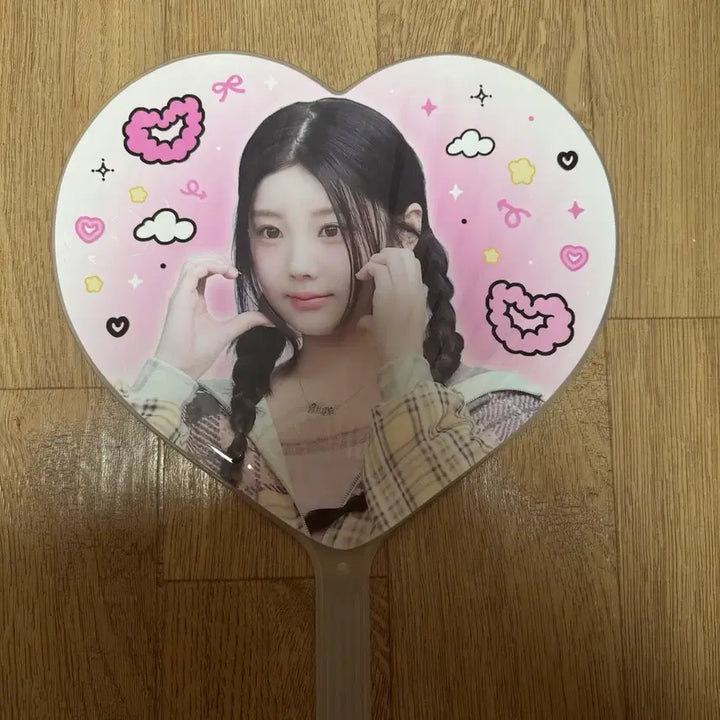 [BUNJANG] ILLIT Wonhee Uchiwa Fan / 아일릿 원희 우치와 양도합니다