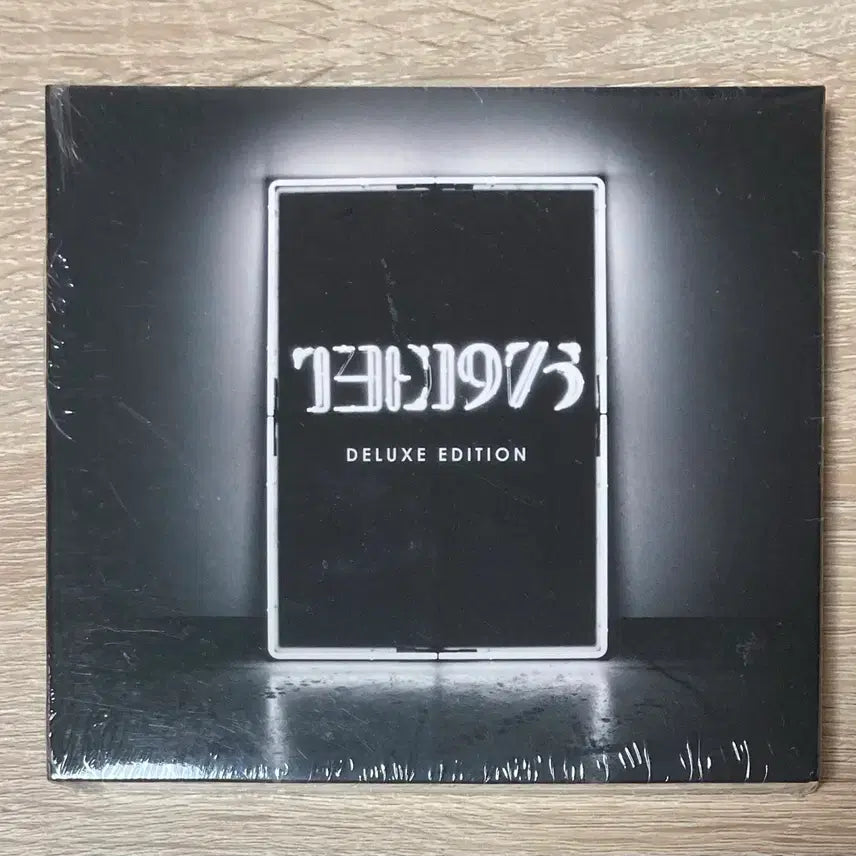 [BUNJANG] The 1975 The 1975 [2CD Deluxe Edition] Sealed / The 1975 - The 1975 [2CD 디럭스 버전] 미개봉