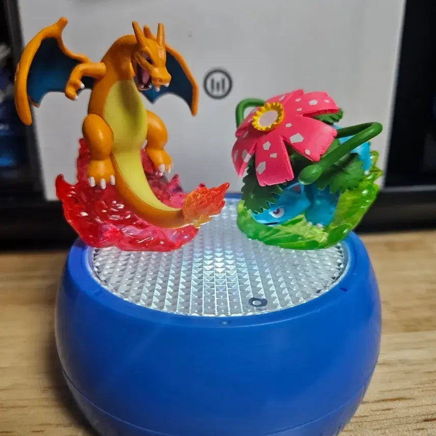 [BUNJANG] Pokemon "Shining" Gacha Charizard vs. Venusaur Set / 포켓몬 빛나는 가챠 리자몽vs이상해꽃