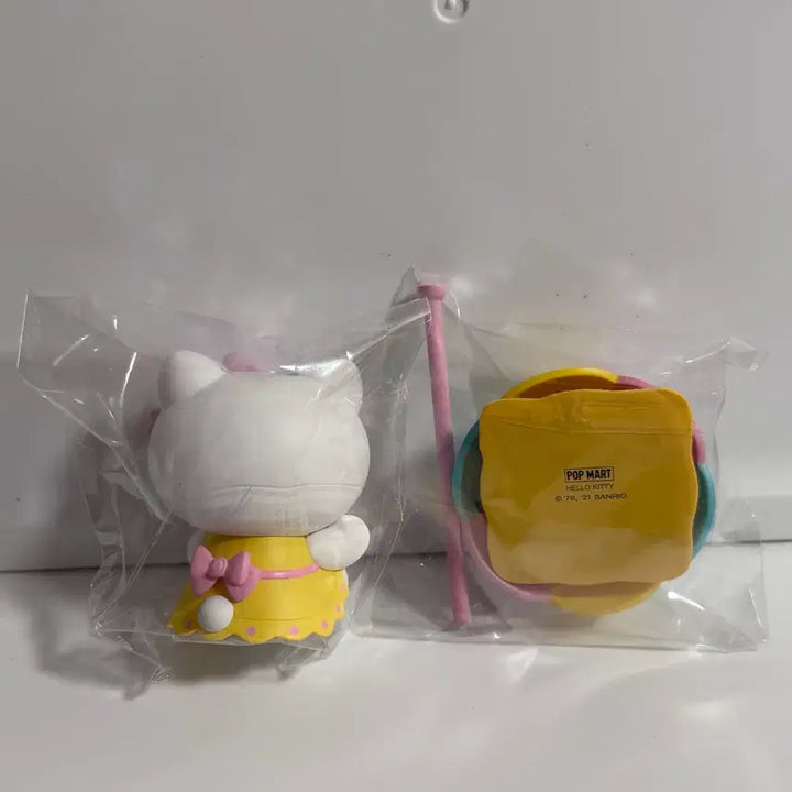 [BUNJANG] Pop Mart Hello Kitty South Island Parasol Figure / 헬로키티 팝마트 사우스아일랜드 파라솔 피규어
