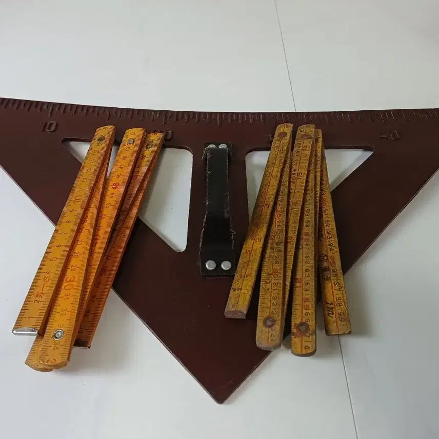[BUNJANG] Vintage Collection: Plastic Set Square, 2 Wooden Folding Rulers / 근대사 수집품 플라스틱 삼각자1, 접이식 나무자 2개 일괄