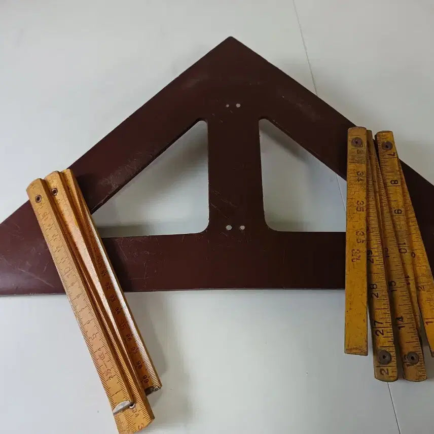 [BUNJANG] Vintage Collection: Plastic Set Square, 2 Wooden Folding Rulers / 근대사 수집품 플라스틱 삼각자1, 접이식 나무자 2개 일괄