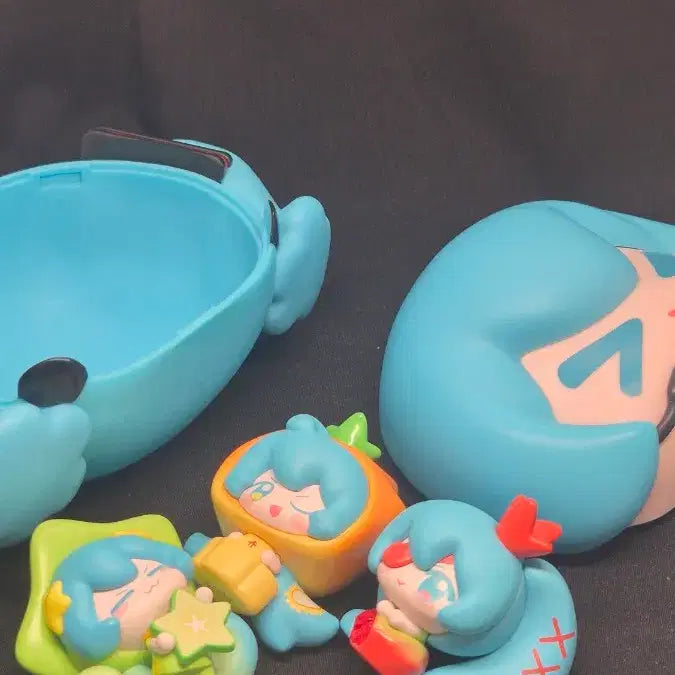 [BUNJANG] Hatsune Miku Plush &amp; Illustration Goods Set / [판매] 하츠네 미쿠 인형 &amp; 일러스트 굿즈