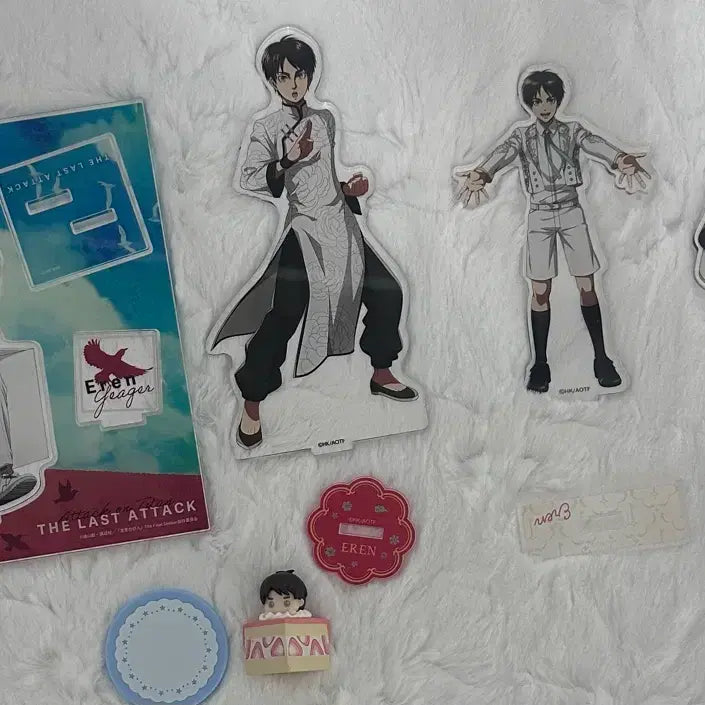 [BUNJANG] Attack on Titan Eren Yeager Acrylic Stand Bundle Set / 진격의거인 에렌예거 아크릴스탠드 일괄판매