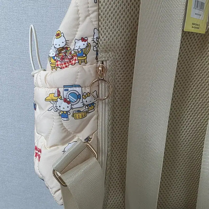 [BUNJANG] ACCOMMODE Sanrio Hello Kitty Quilted Backpack / 키티 퀼팅배낭 ACCOMMODE 아코모데 Sanrio 키티 가방