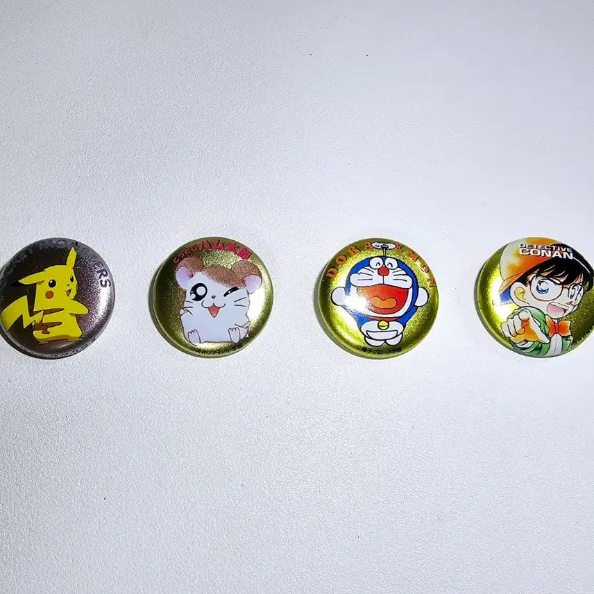 [BUNJANG] Shogakukan 2001 Anime Collaboration Pinback Button Set (Conan, Pokémon, Hamtaro, Doraemon) / [비매품] 2001년 쇼가쿠칸 캔뱃지 세트 (코난,포켓몬,햄토리,도라에몽)