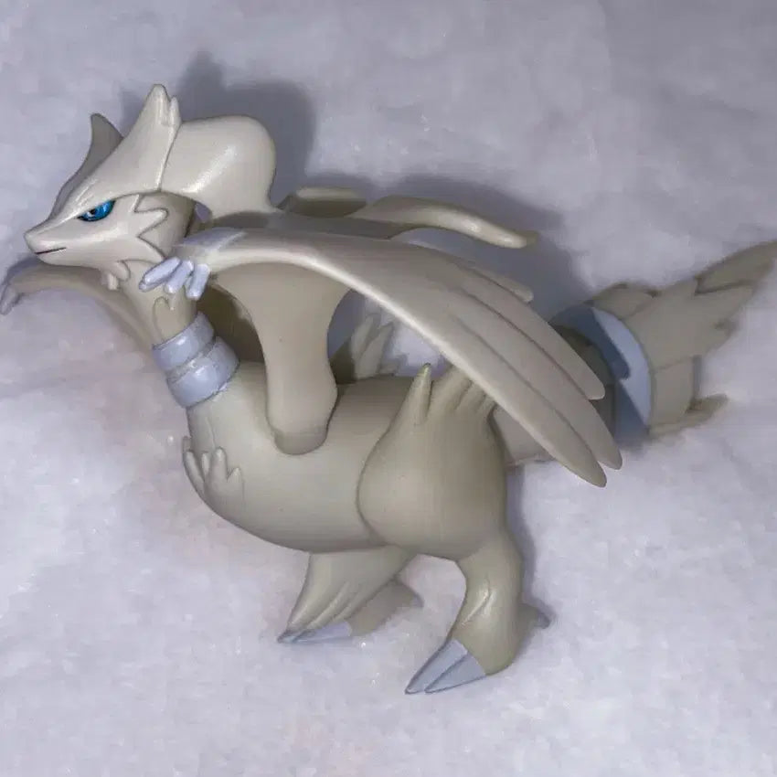 [BUNJANG] Reshiram Soft Vinyl Figure / 레시라무 소프비 피규어