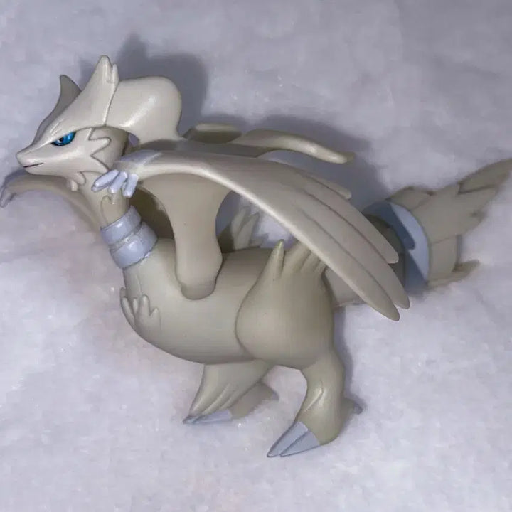 [BUNJANG] Reshiram Soft Vinyl Figure / 레시라무 소프비 피규어